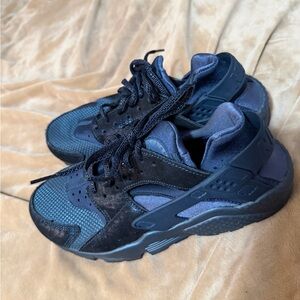 Nike Air Hurache Black and Dark Blue Sneakers 8.5